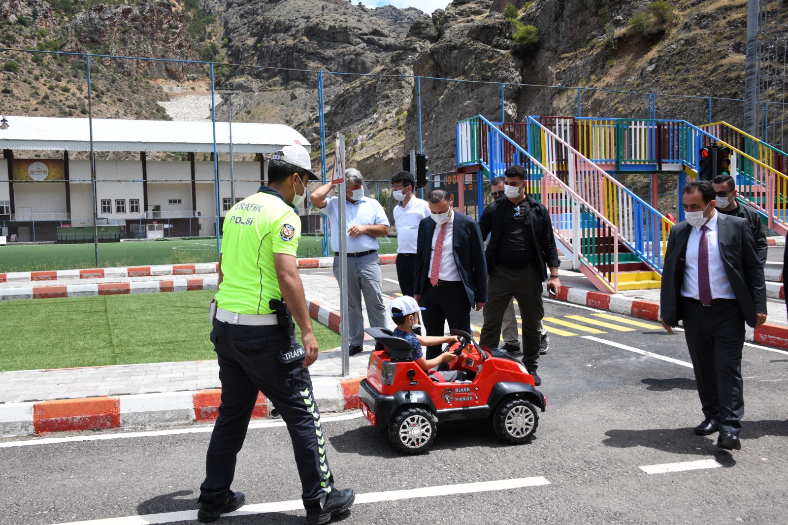 Anaokulu çocukları trafik dersinde 3
