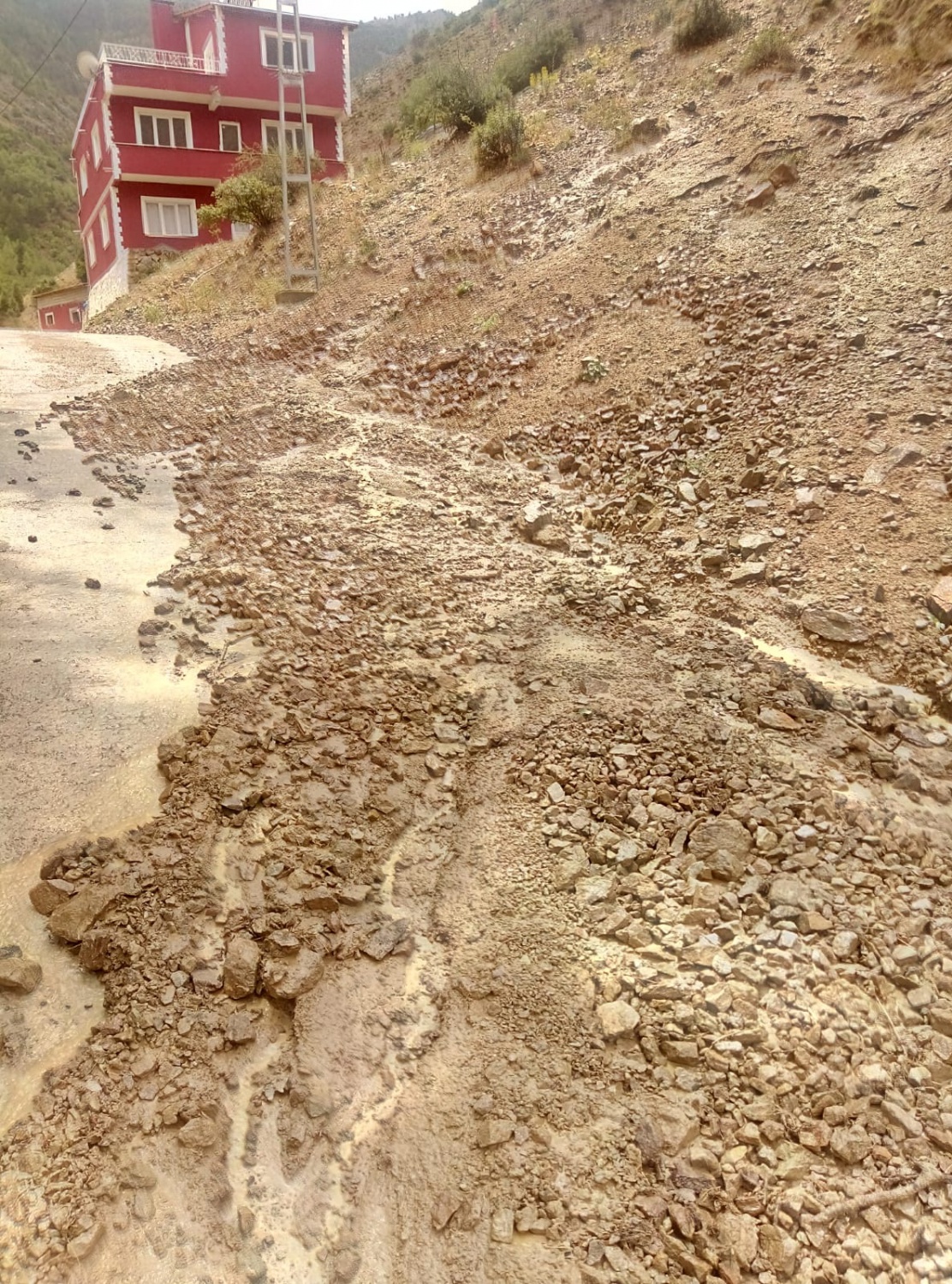 Gümüşhane’de kuvvetli sağanak etkili oldu 9