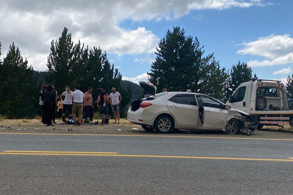 Zigana dağında 3 aracın karıştığı trafik kazası: 9 yaralı 3