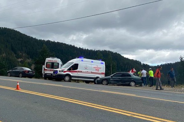 Zigana dağında 3 aracın karıştığı trafik kazası: 9 yaralı 1