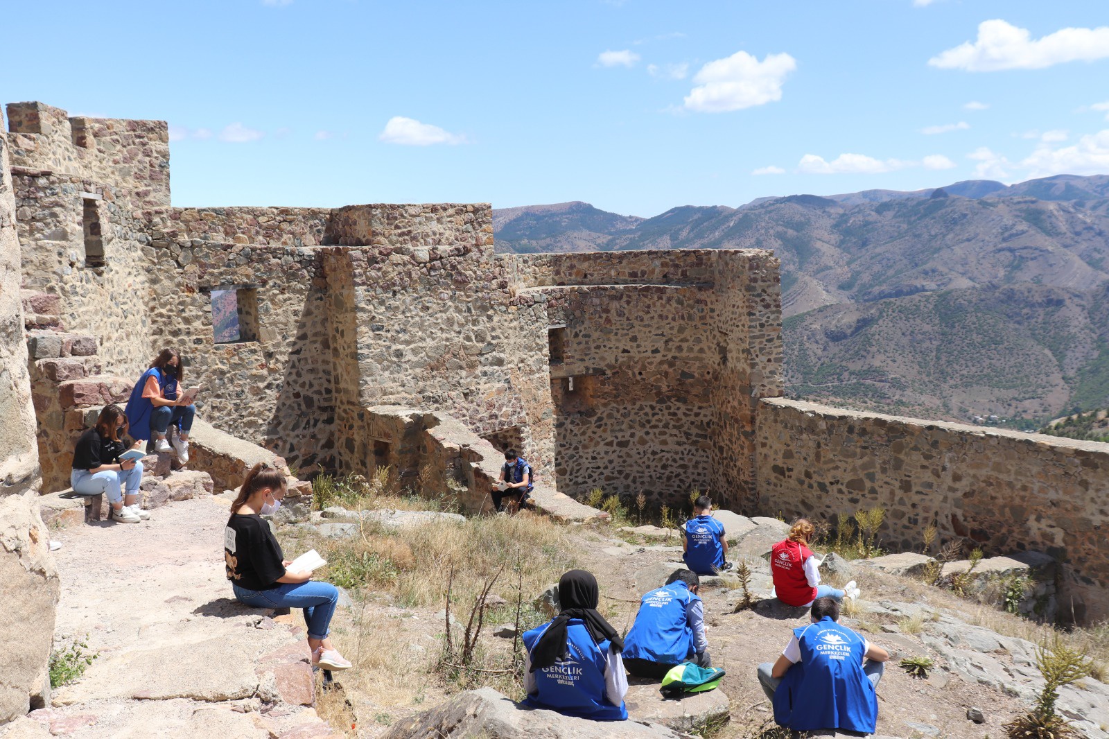 Gençler Kov Kalesinde tarih yolculuğuna çıktı 12