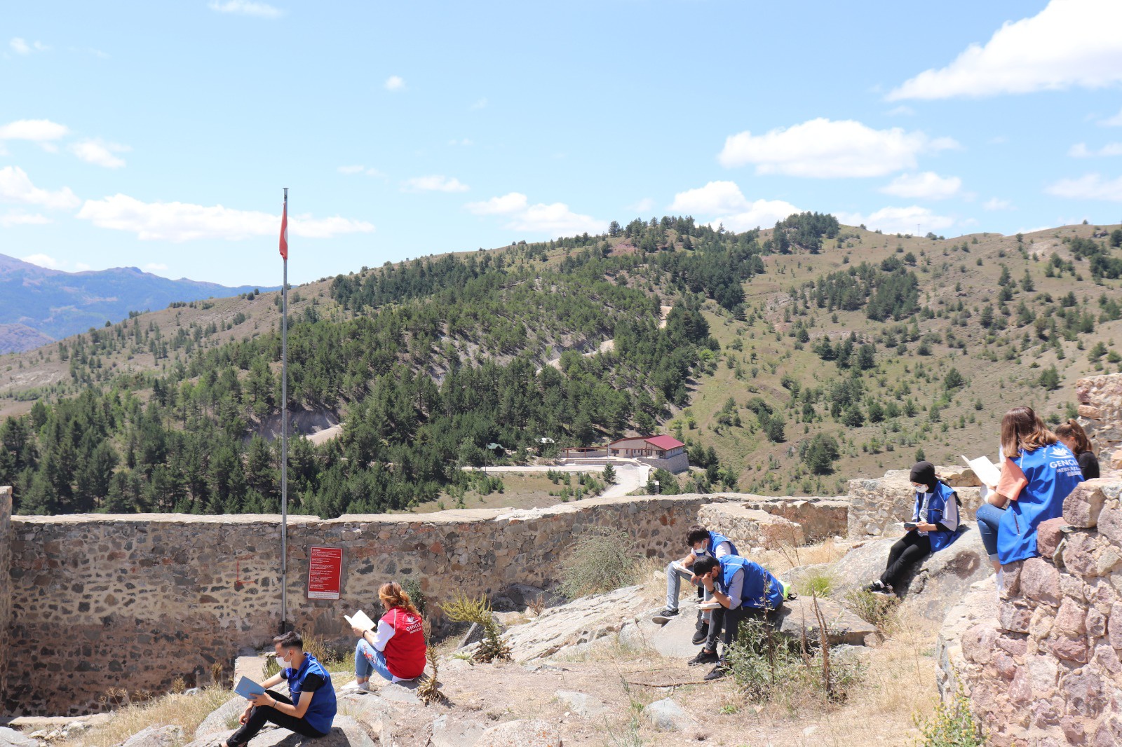 Gençler Kov Kalesinde tarih yolculuğuna çıktı 8