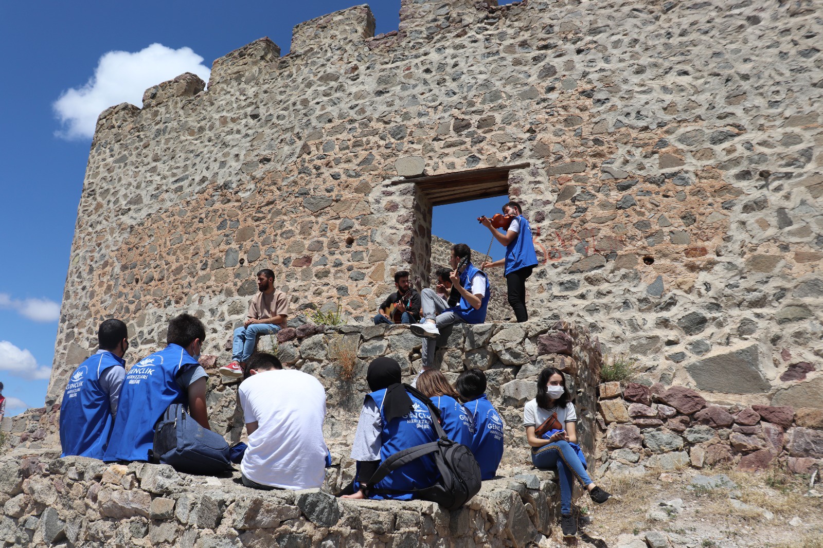 Gençler Kov Kalesinde tarih yolculuğuna çıktı 5