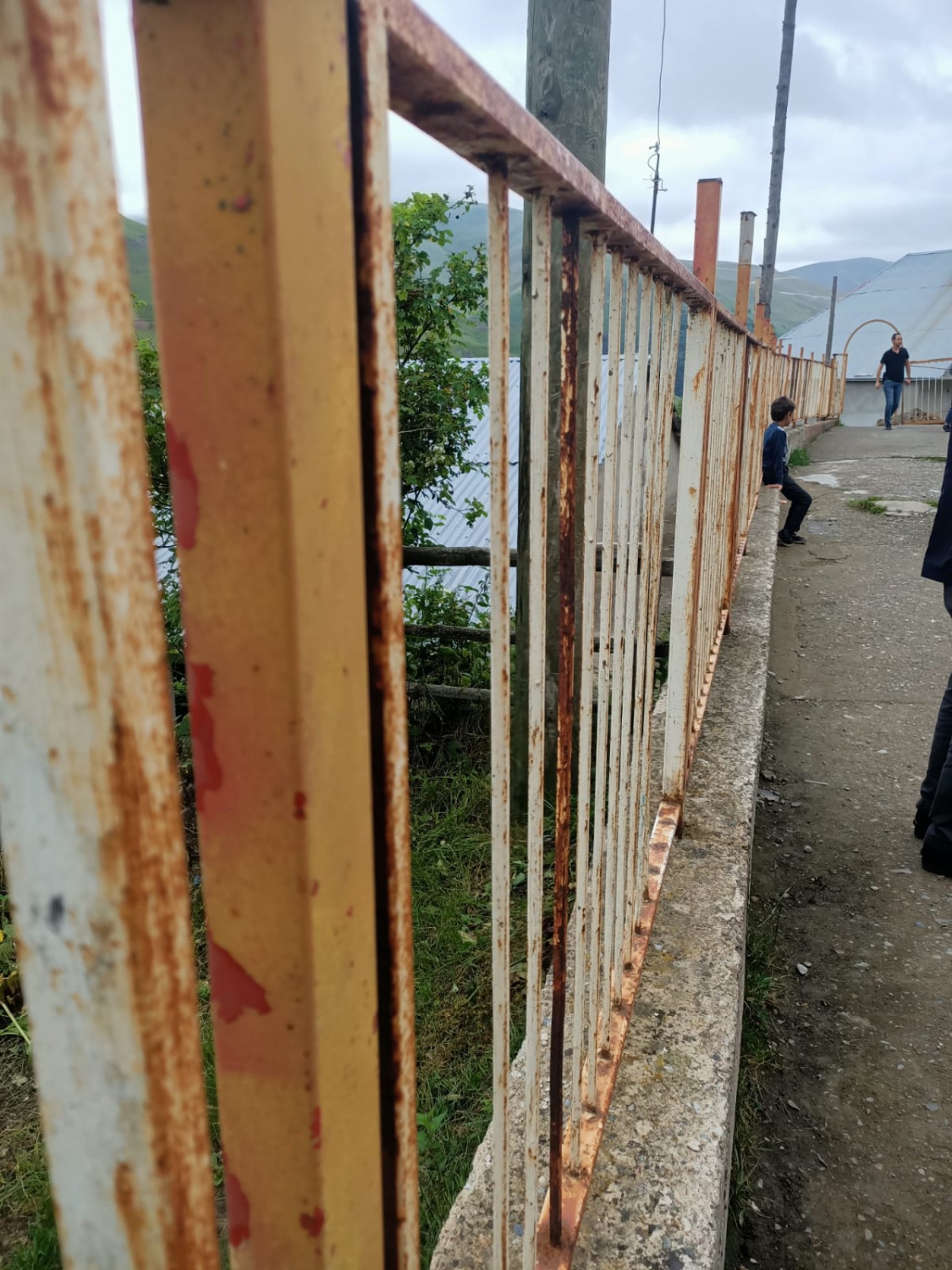 Gümüşhane’deki en uzak köy okulunun tamiratını polisler yaptı 16