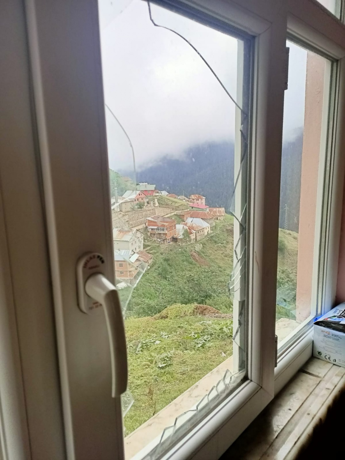 Gümüşhane’deki en uzak köy okulunun tamiratını polisler yaptı 4