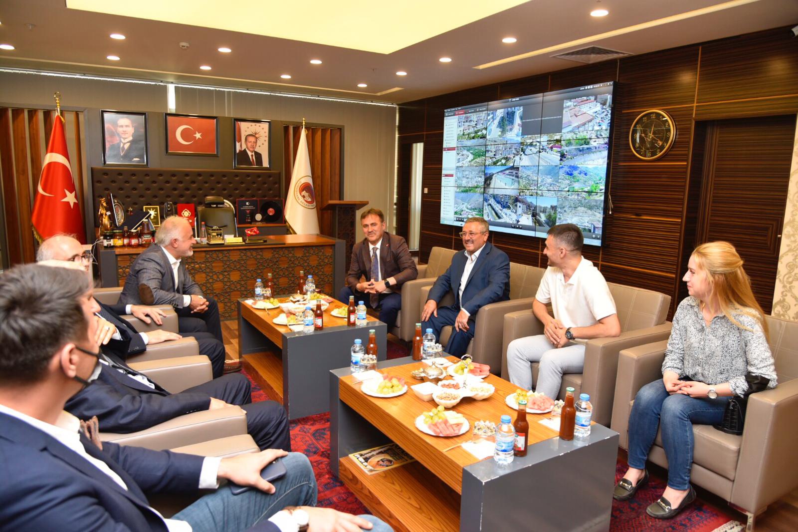 Türk Kızılay’ı yangın bölgesinde 300 bin kişiye ulaştı 15