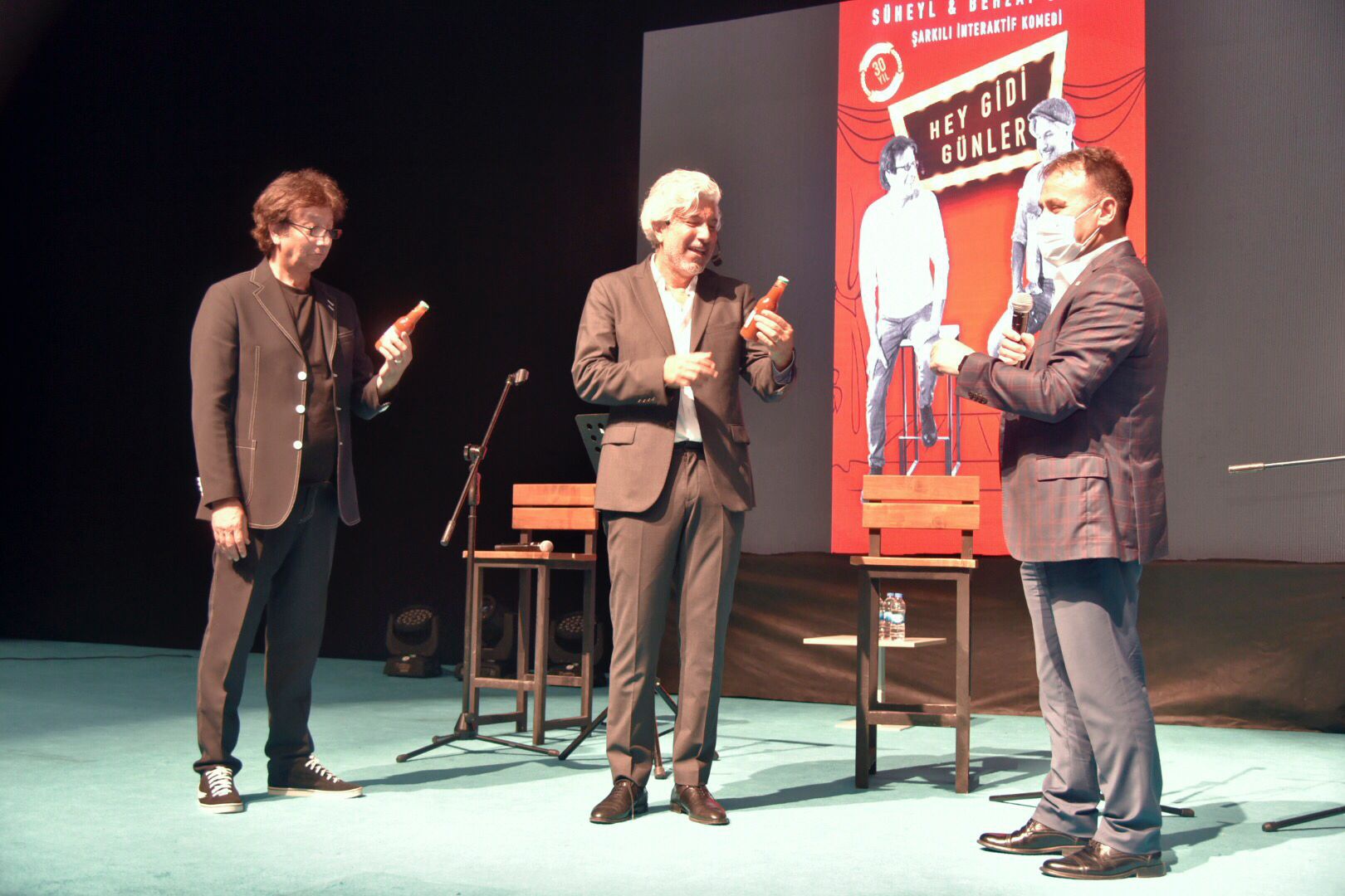 Hey Gidi Günler sahnelendi 1