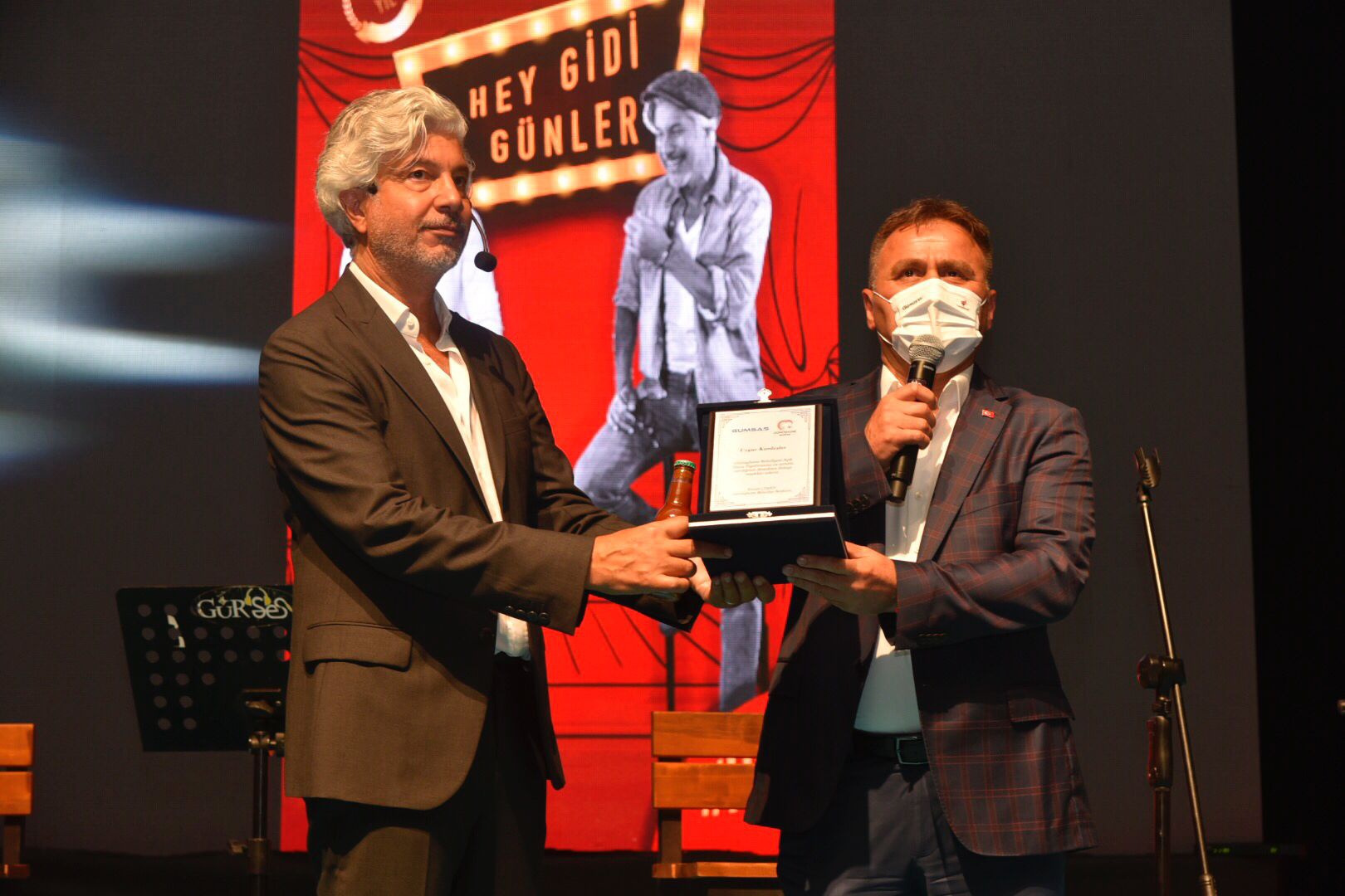 Hey Gidi Günler sahnelendi 2