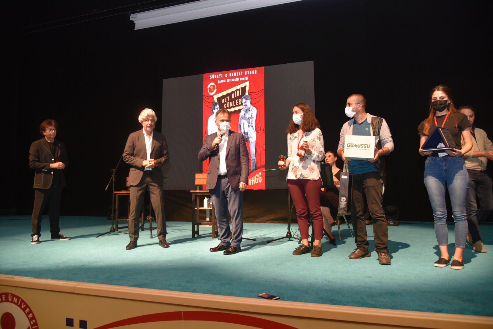 Hey Gidi Günler sahnelendi 13