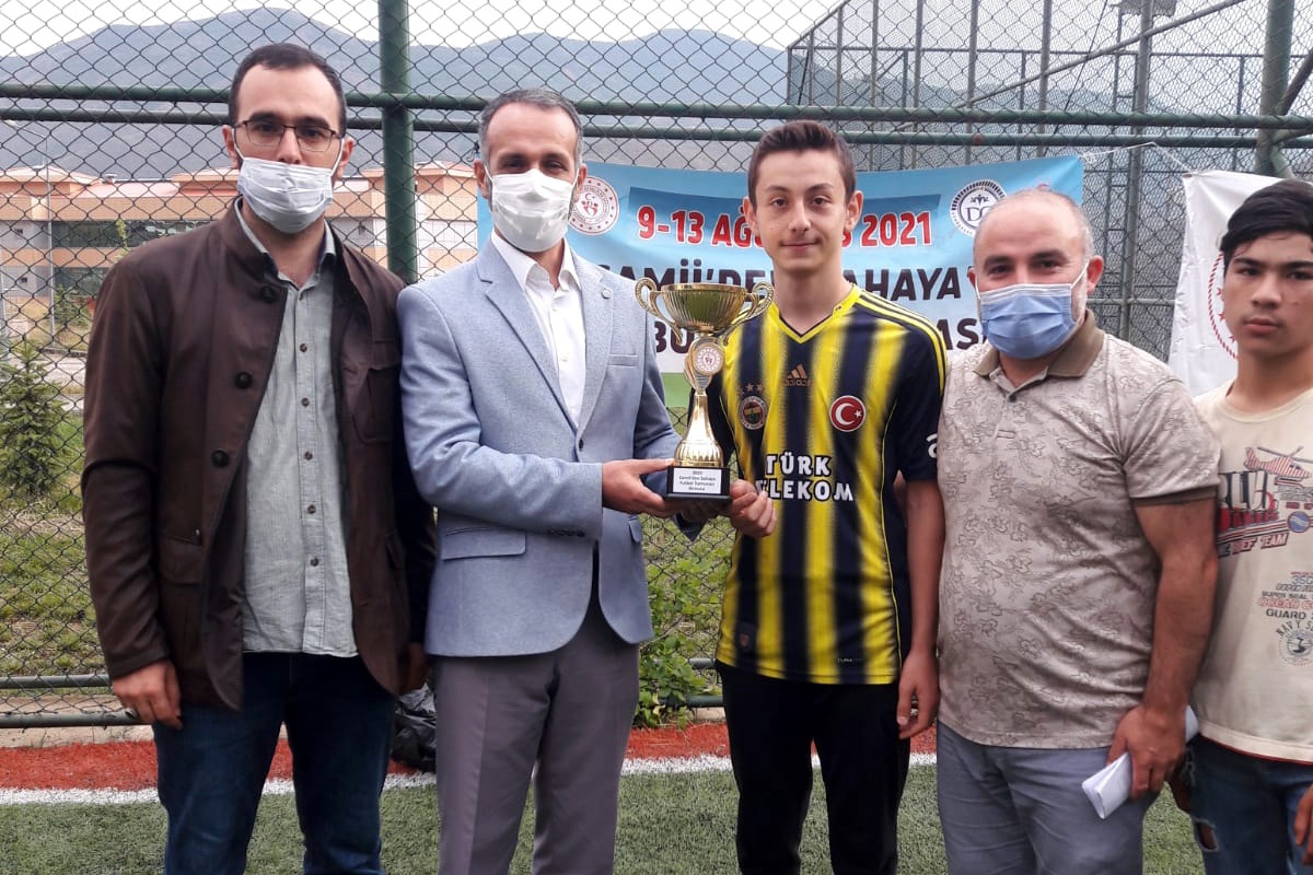 Önce Kur'an Kursuna sonra halı sahaya gittiler 3