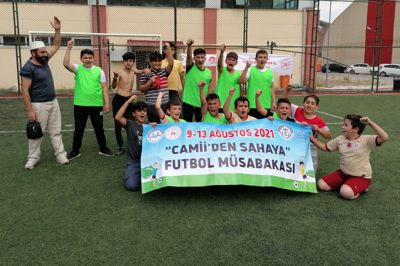 Önce Kur'an Kursuna sonra halı sahaya gittiler 8