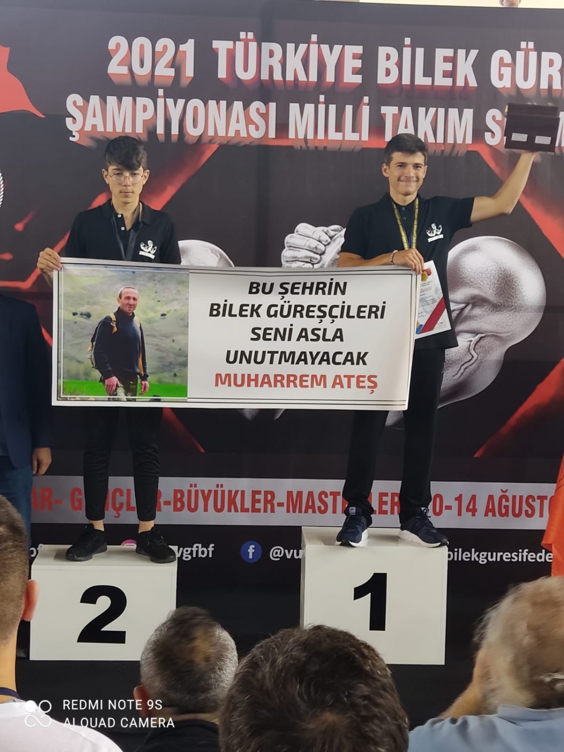 Bilek güreşinde madalya koleksiyonu 3