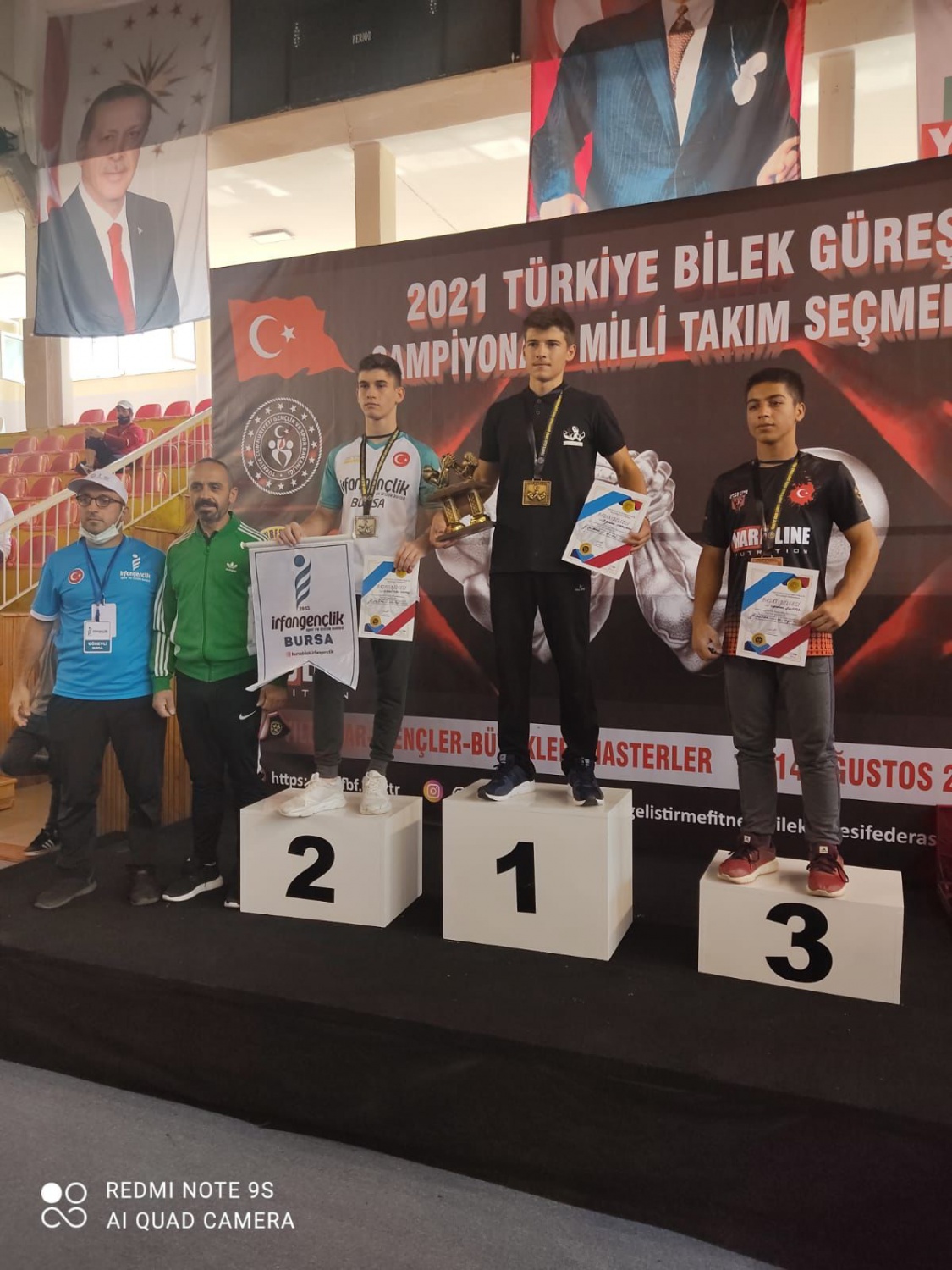 Bilek güreşinde madalya koleksiyonu 14