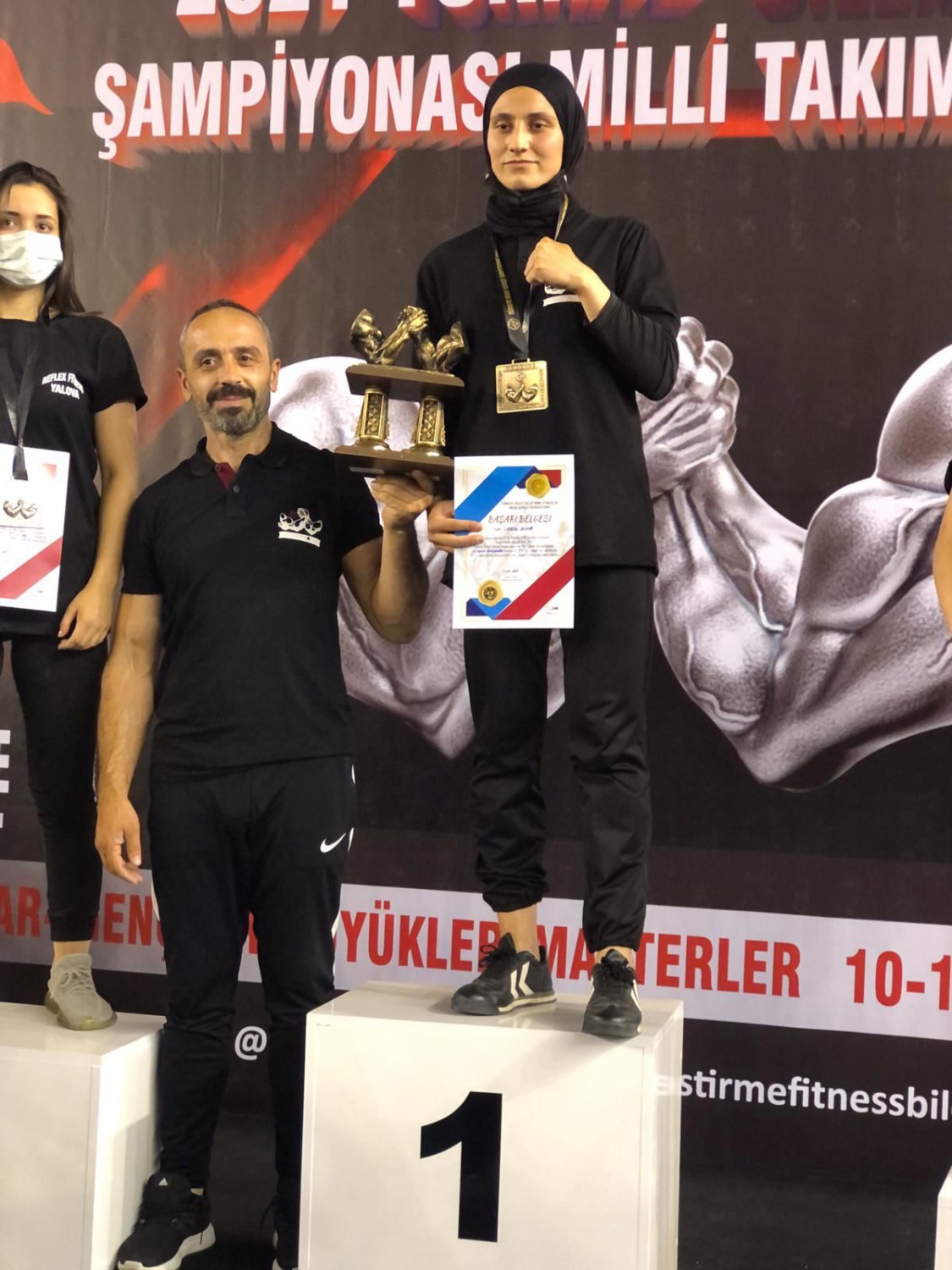 Bilek güreşinde madalya koleksiyonu 4