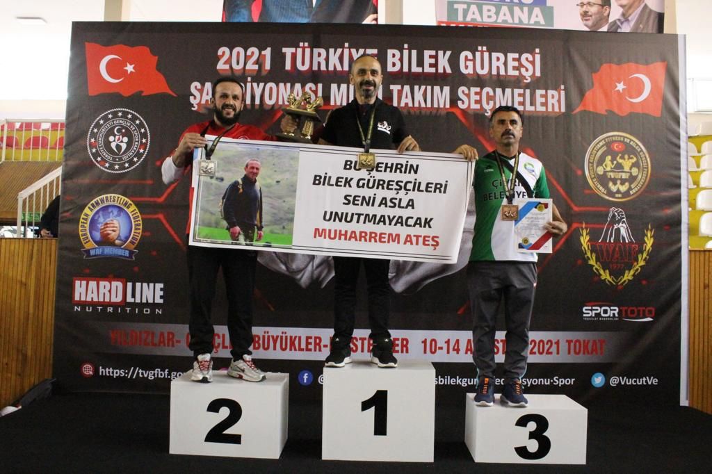 Bilek güreşinde madalya koleksiyonu 7