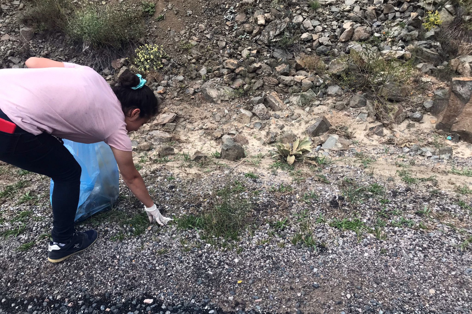 1 kilometrede 10 kilogram çöp topladı 2