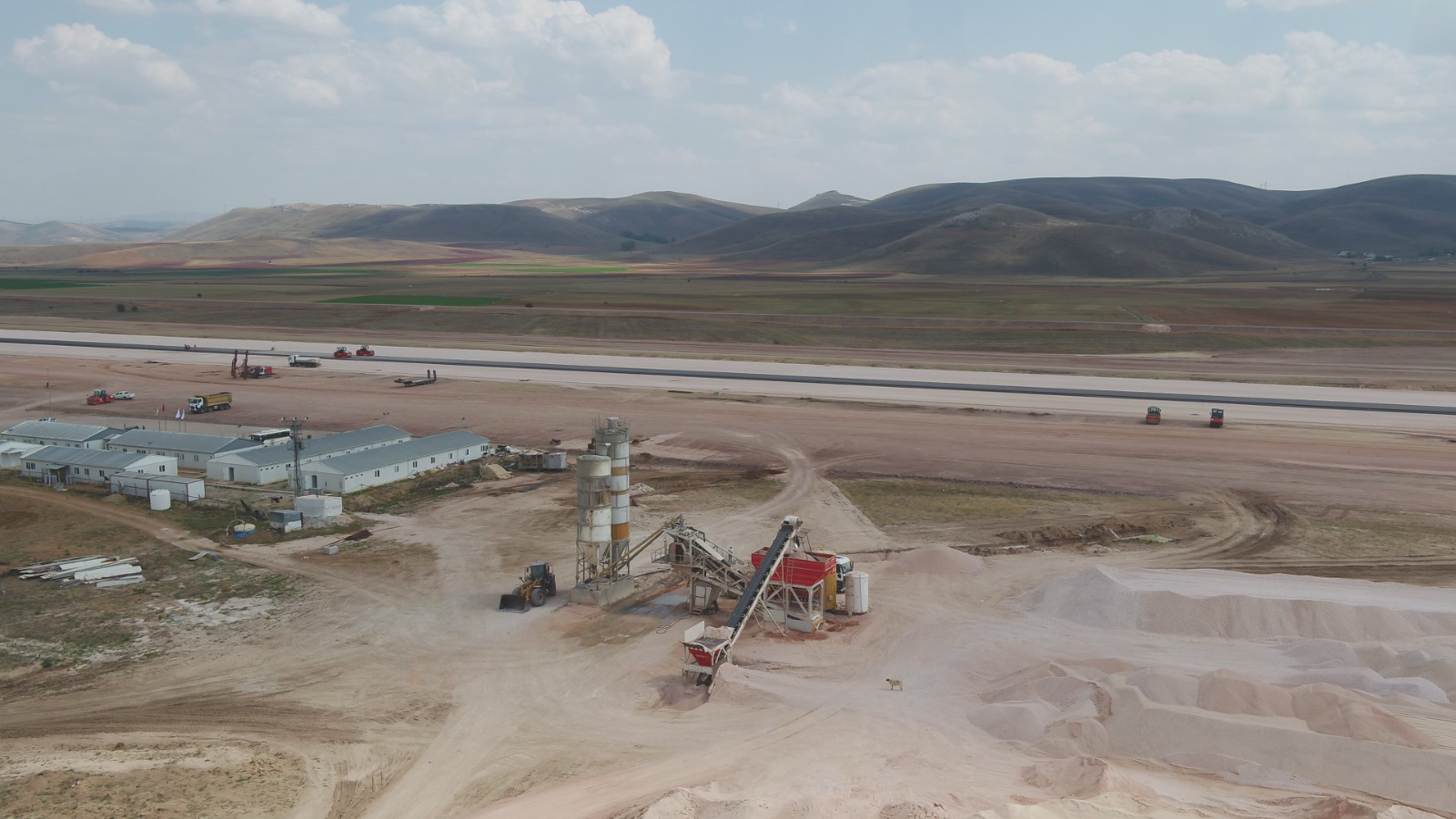 Gümüşhane-Bayburt havaalanında asfalt serimi başladı 9