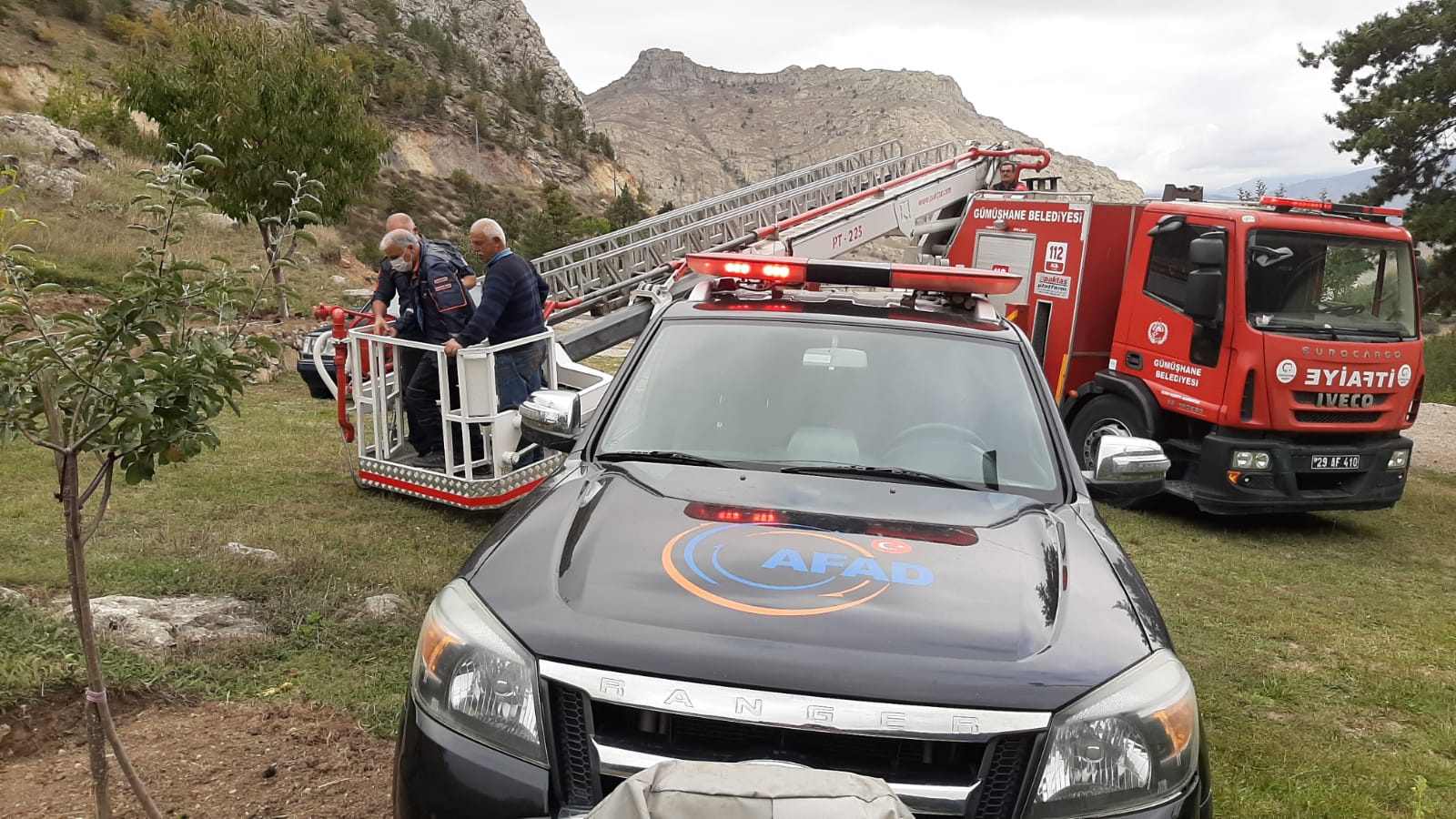 Tamir etmek için çıktığı çatıda mahsur kaldı 5