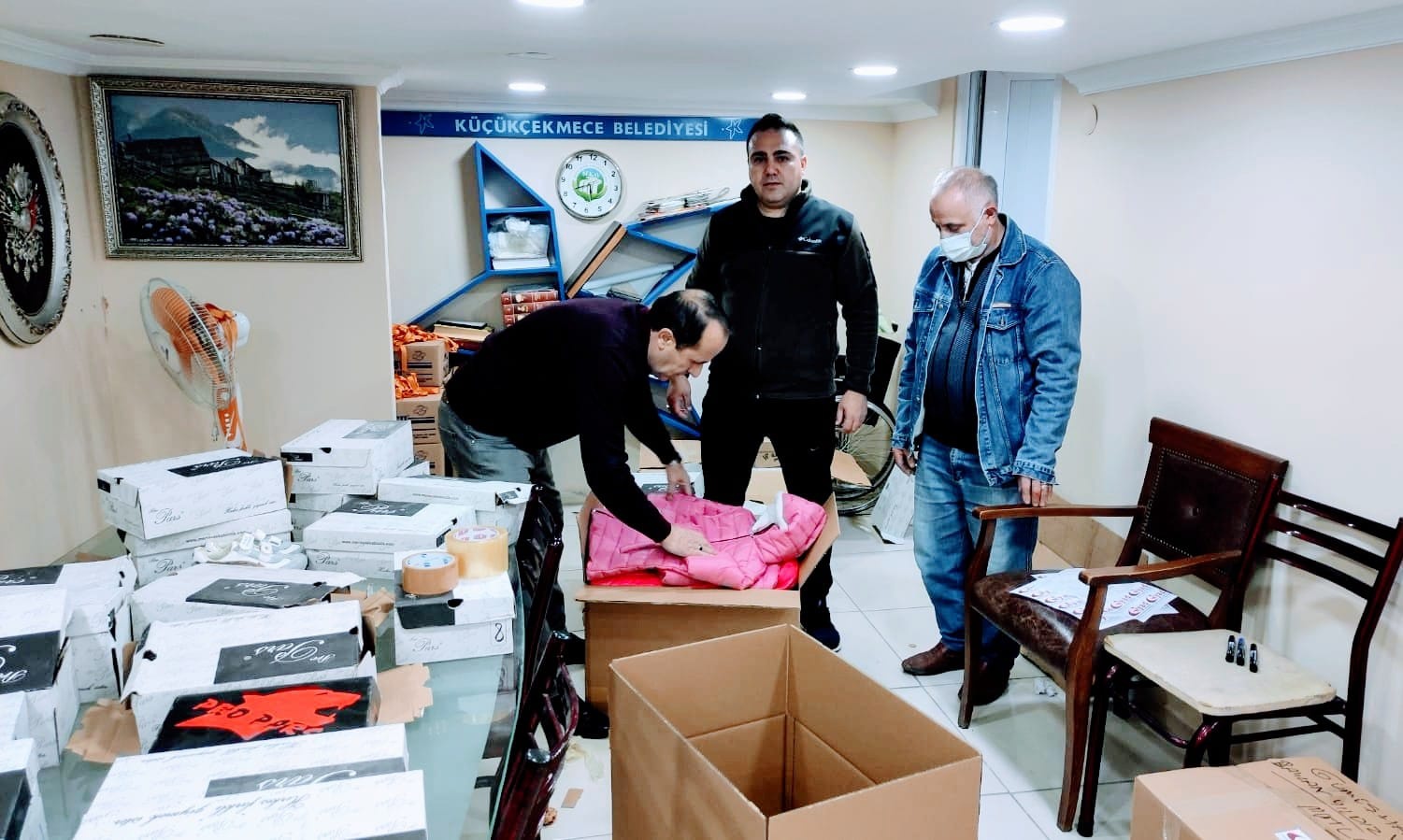 GİYAD ‘Çocuklarımız Üşümesin’ diyerek mont ve ayakkabı gönderdi 2