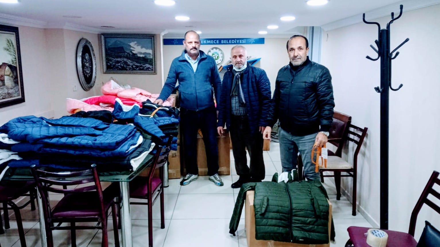 GİYAD ‘Çocuklarımız Üşümesin’ diyerek mont ve ayakkabı gönderdi 4