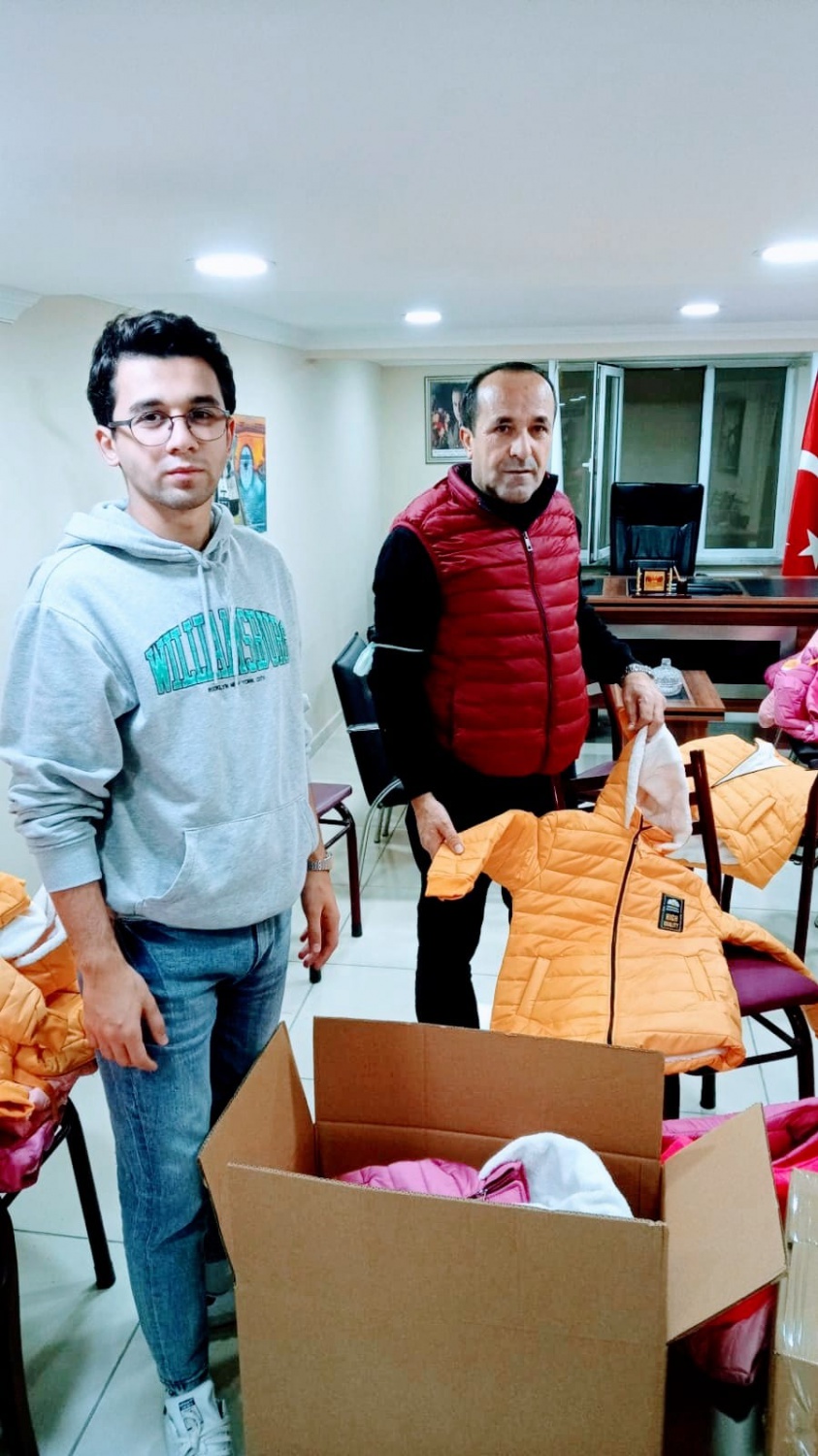 GİYAD ‘Çocuklarımız Üşümesin’ diyerek mont ve ayakkabı gönderdi 7