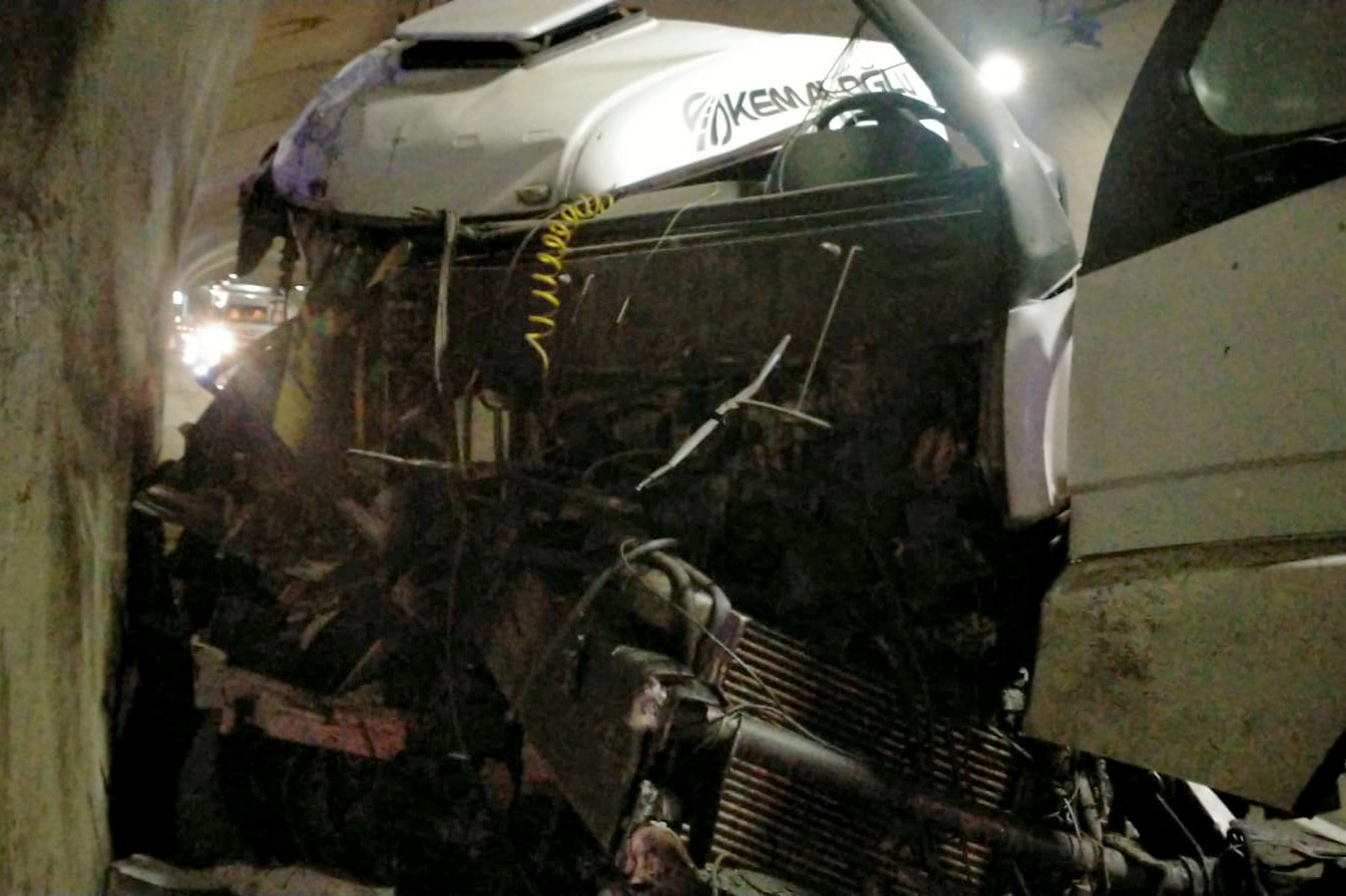 Gümüşhane’de tanker tünel duvarına çarptı: 1 ölü 5