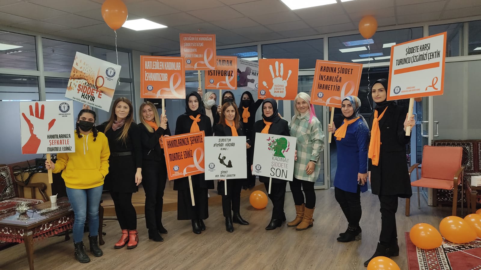 Sağlık-Sen Kadın Kolları Kadına Şiddete dikkat çekti 4