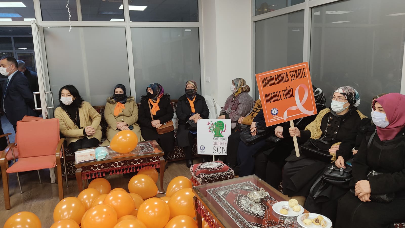 Sağlık-Sen Kadın Kolları Kadına Şiddete dikkat çekti 11