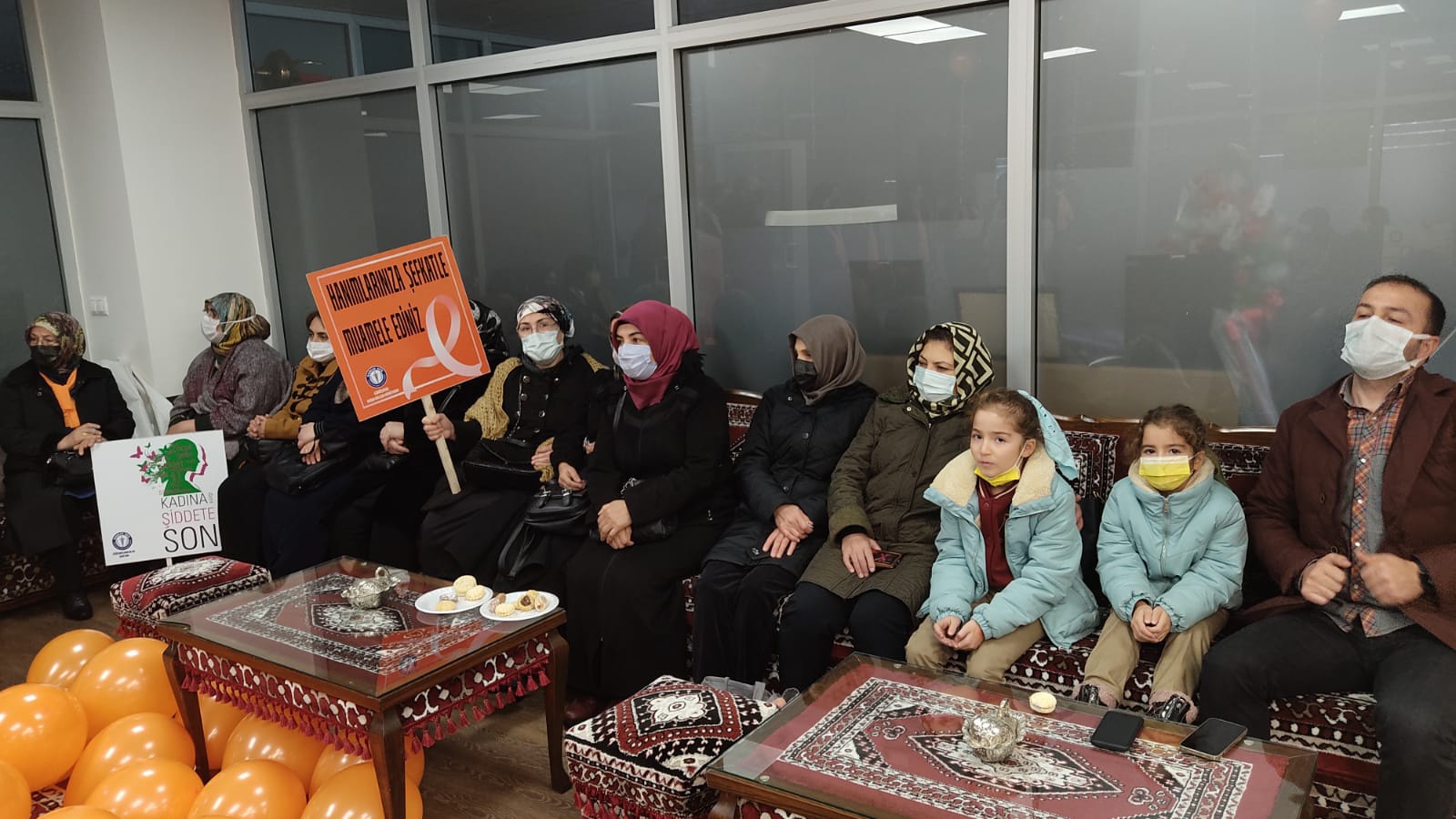 Sağlık-Sen Kadın Kolları Kadına Şiddete dikkat çekti 5