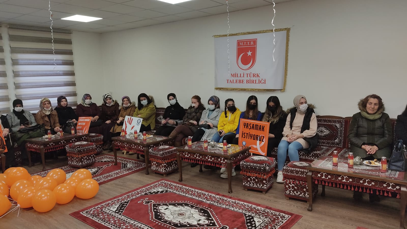 Sağlık-Sen Kadın Kolları Kadına Şiddete dikkat çekti 10