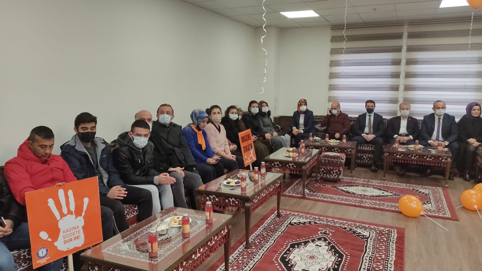 Sağlık-Sen Kadın Kolları Kadına Şiddete dikkat çekti 2