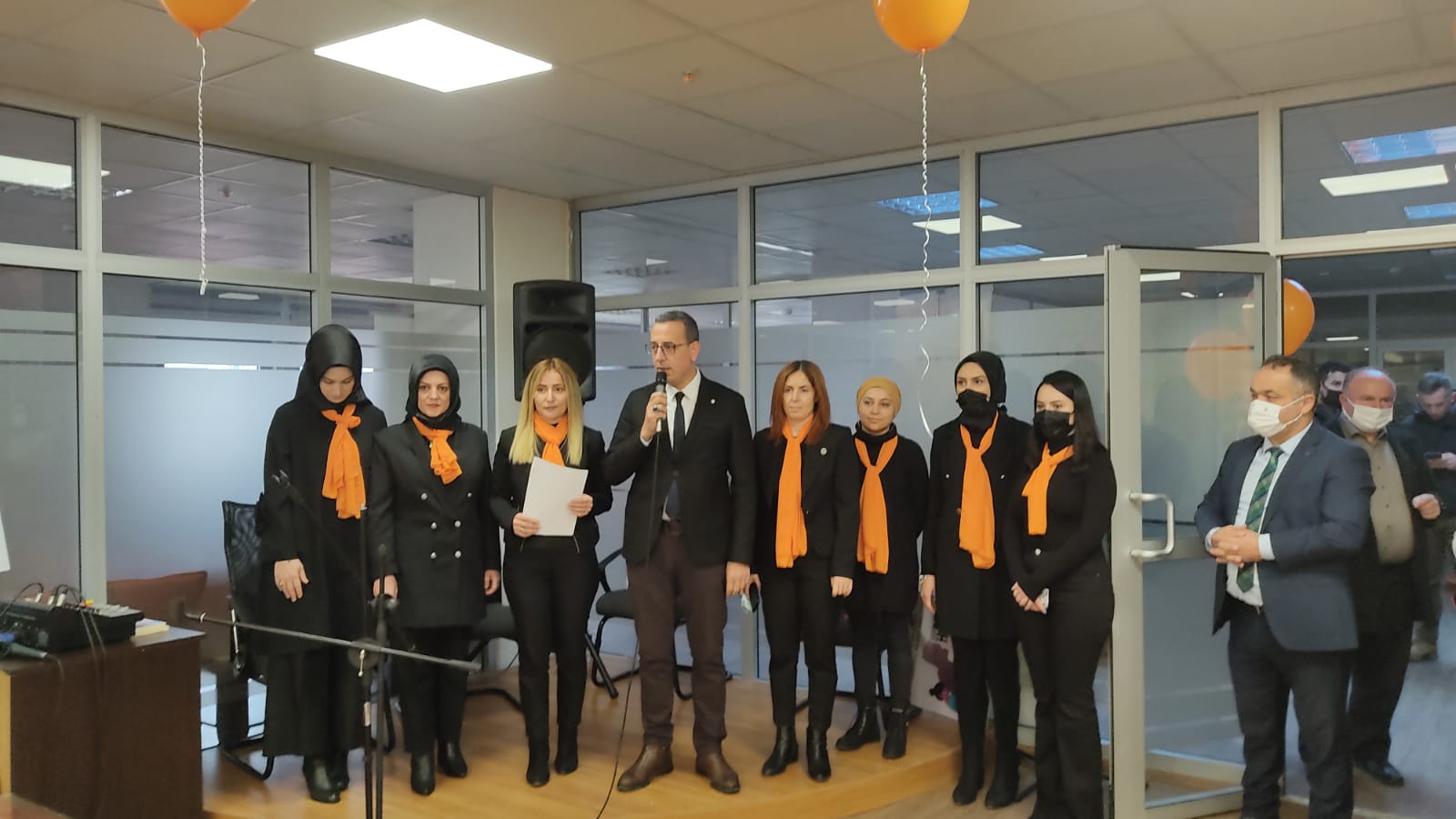 Sağlık-Sen Kadın Kolları Kadına Şiddete dikkat çekti 17