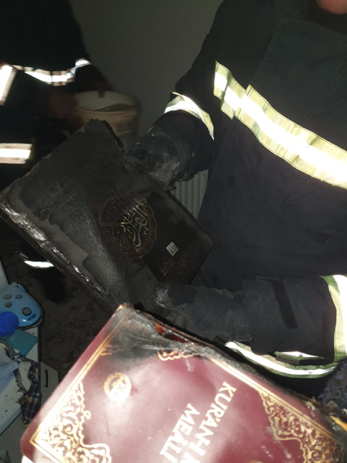 Yangın çıkan evde yanmamış halde Kuran-ı Kerim bulundu   6