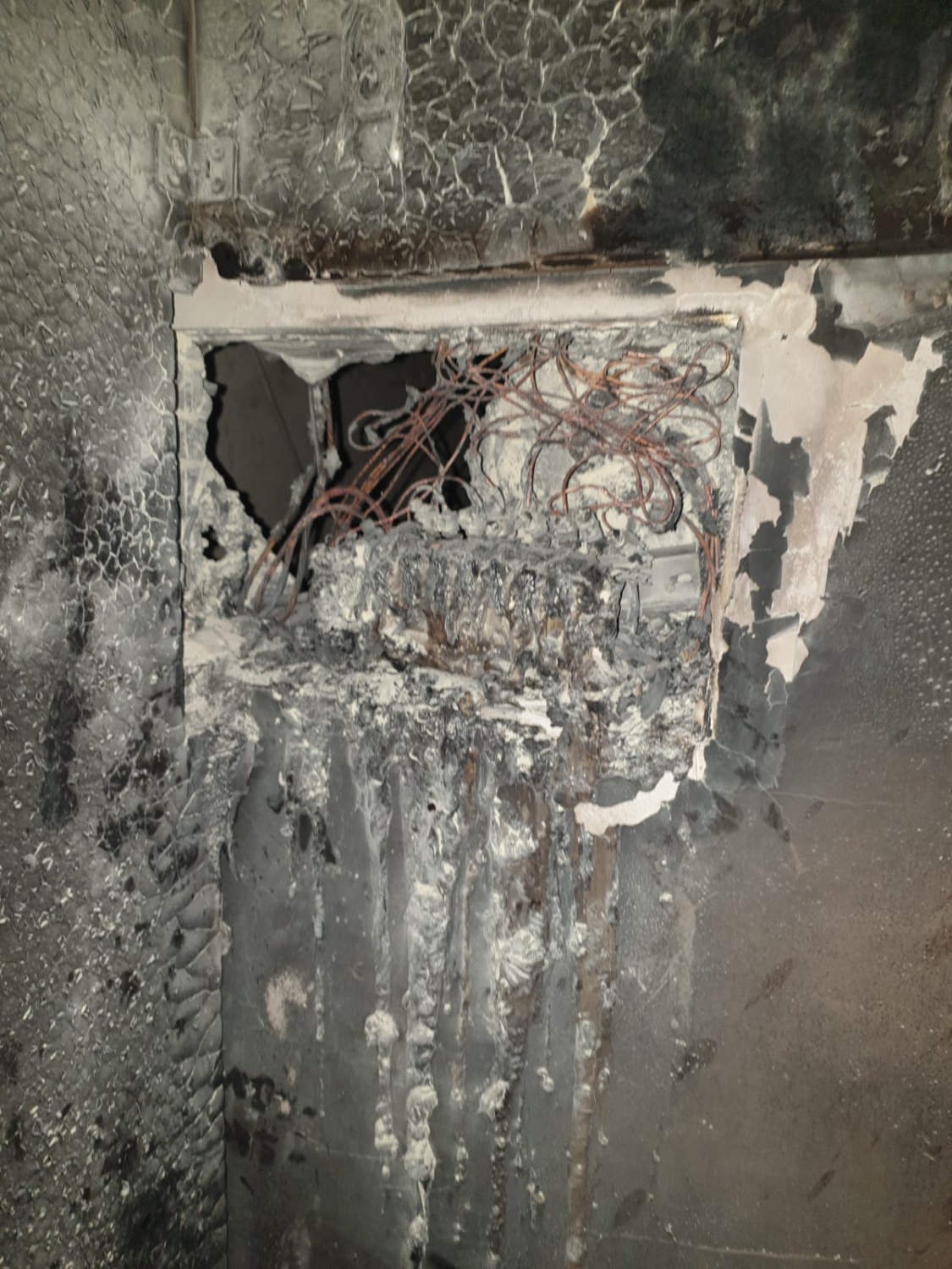 Yangın çıkan evde yanmamış halde Kuran-ı Kerim bulundu   8