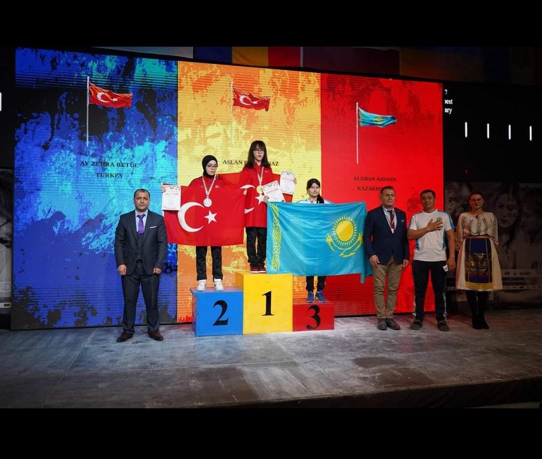 Dünyaları devirdi, madalya koleksiyonu yaptılar 1