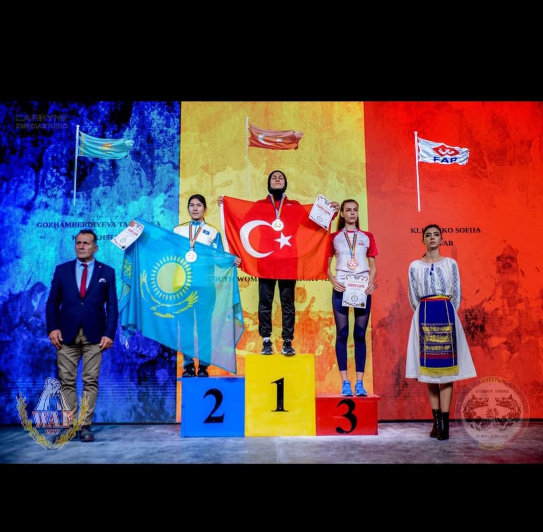 Dünyaları devirdi, madalya koleksiyonu yaptılar 8