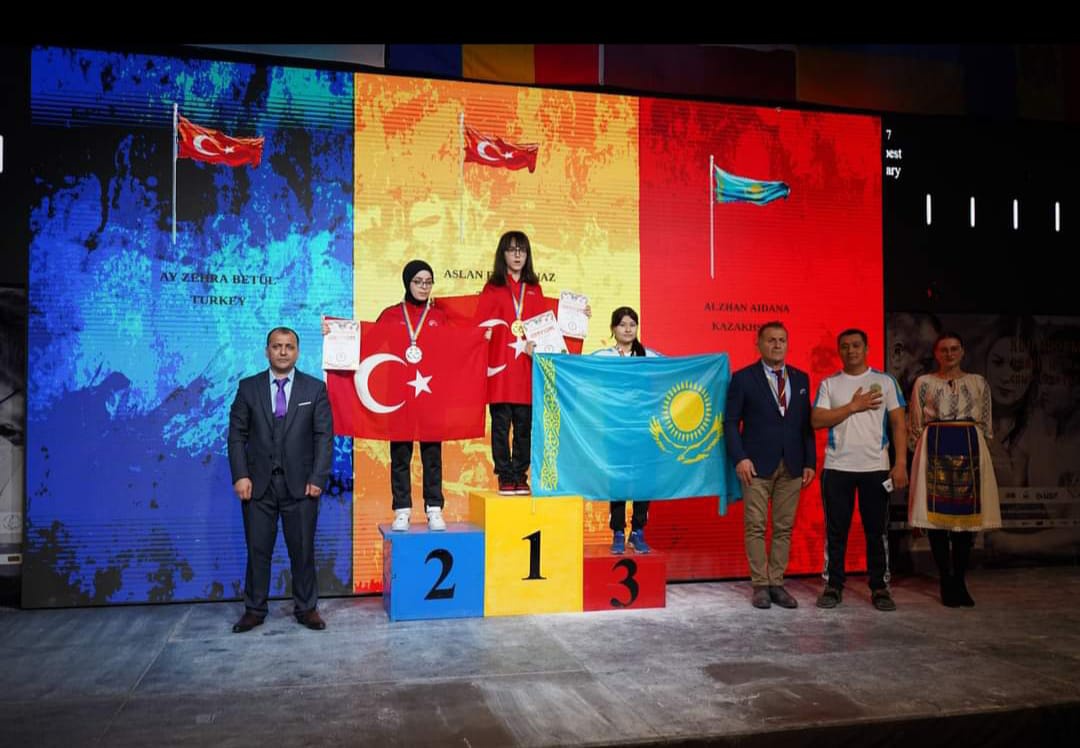 Dünyaları devirdi, madalya koleksiyonu yaptılar 3