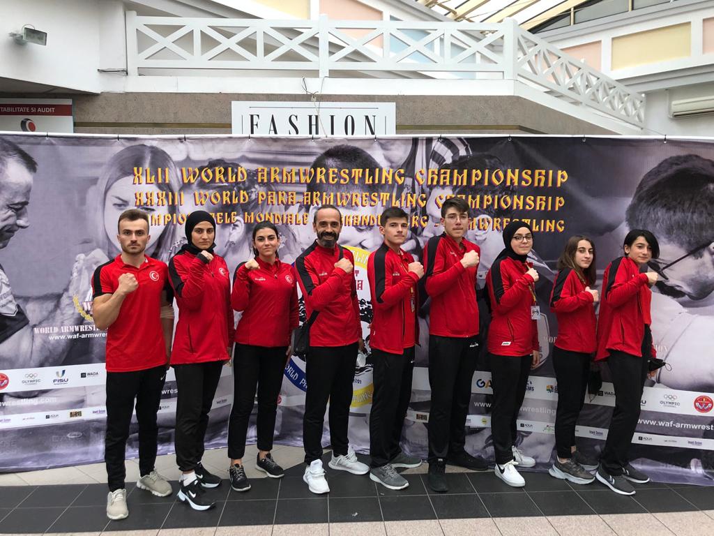 Dünyaları devirdi, madalya koleksiyonu yaptılar 9