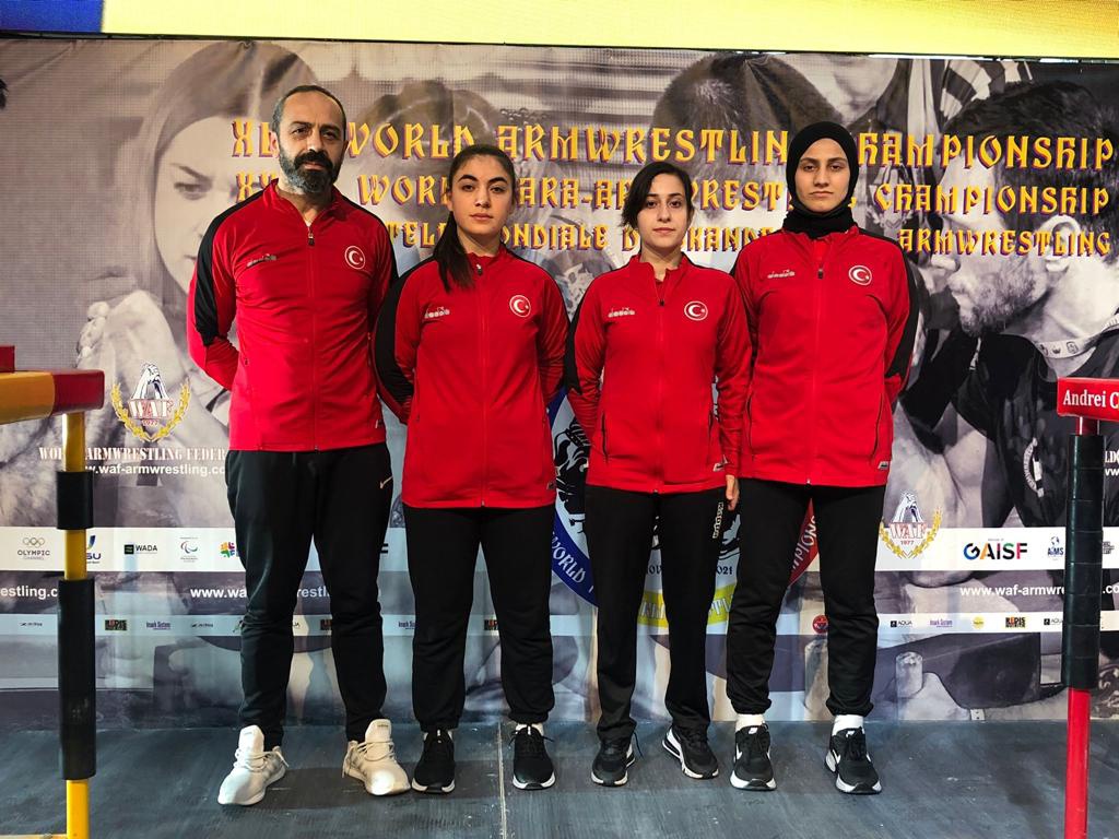 Dünyaları devirdi, madalya koleksiyonu yaptılar 4