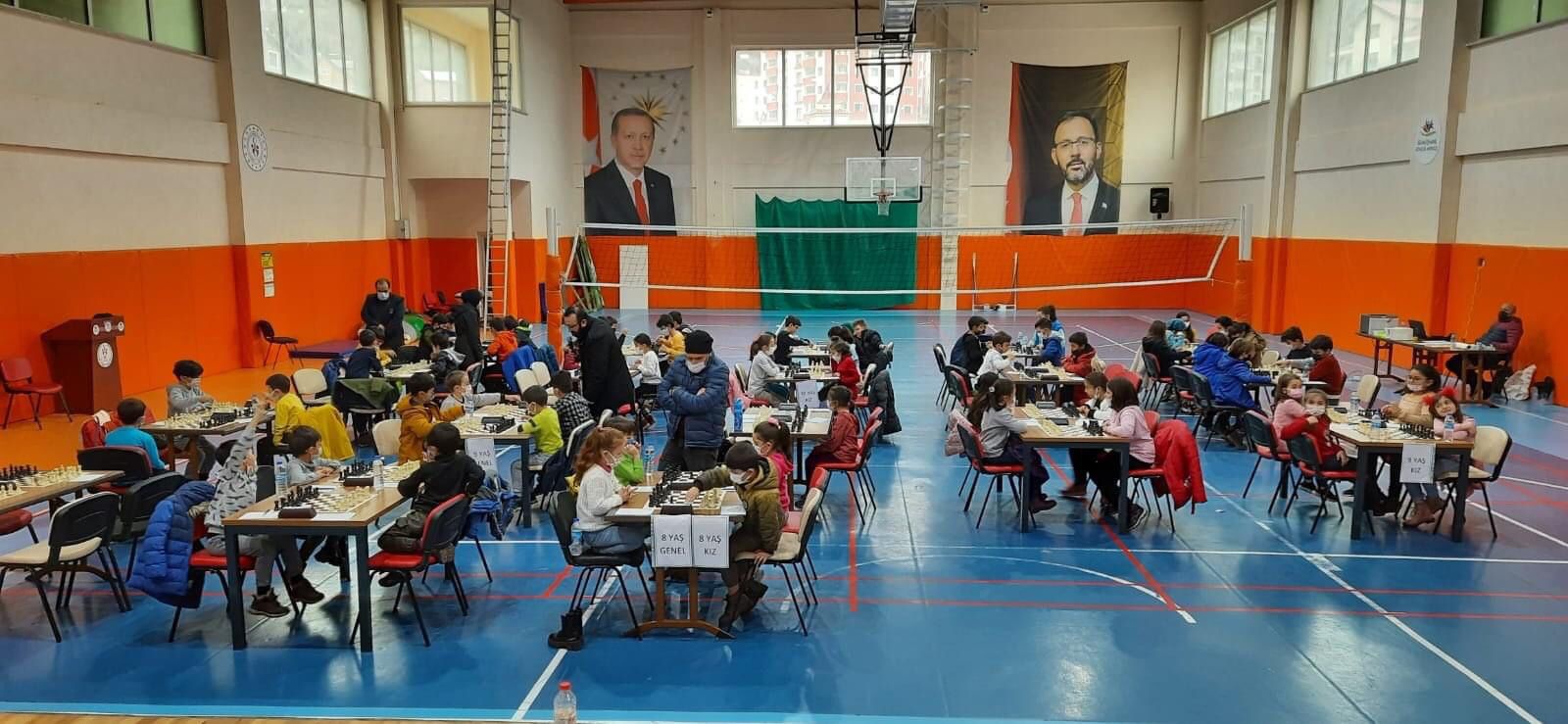 Gümüşhane’de satrançta sevindiren görüntü 3