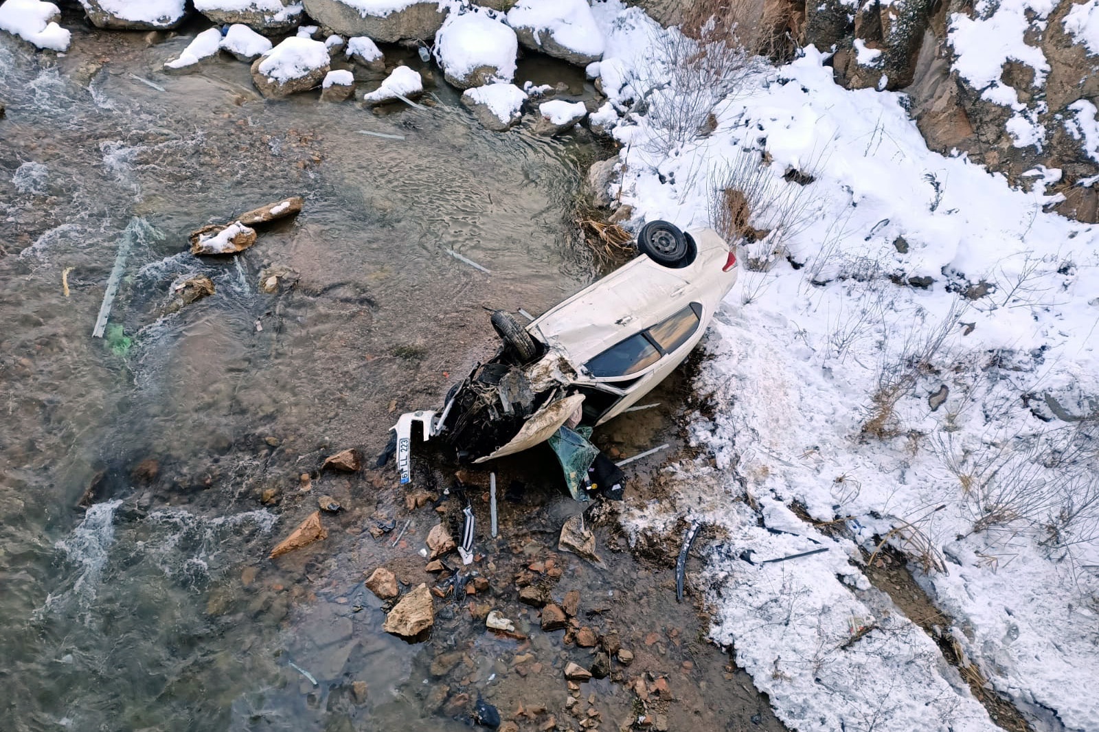 Otomobil köprüden Harşit Çayına uçtu: 1 yaralı 2