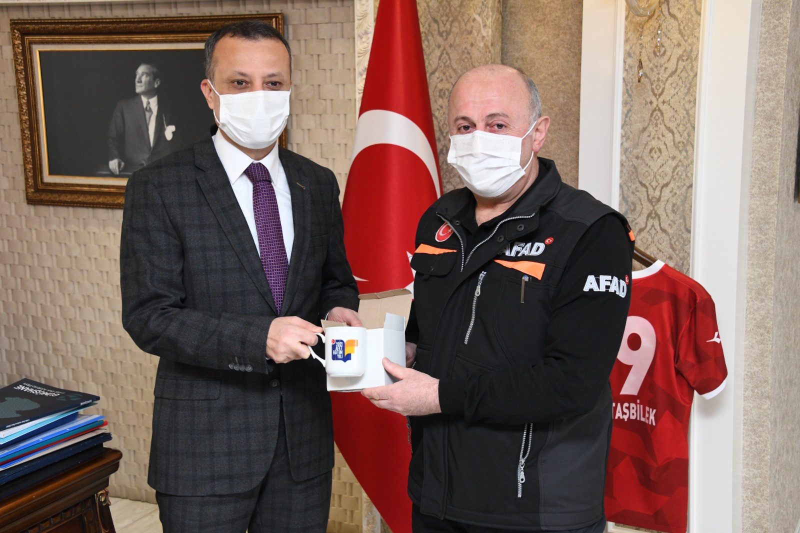 Yangın kahramanlarına teşekkür belgeleri verildi 10