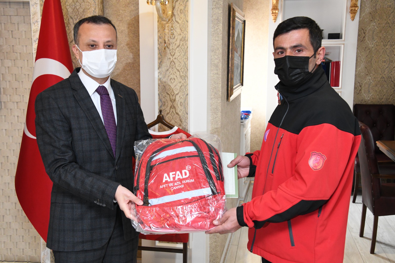 Yangın kahramanlarına teşekkür belgeleri verildi 16