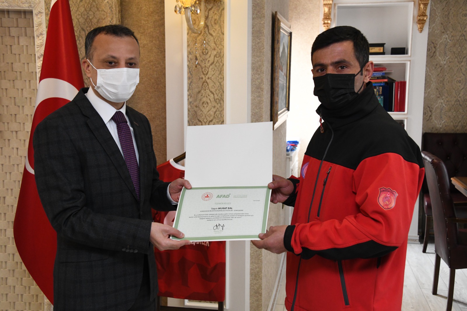 Yangın kahramanlarına teşekkür belgeleri verildi 2