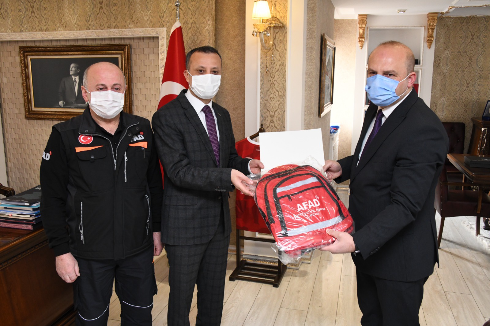 Yangın kahramanlarına teşekkür belgeleri verildi 15