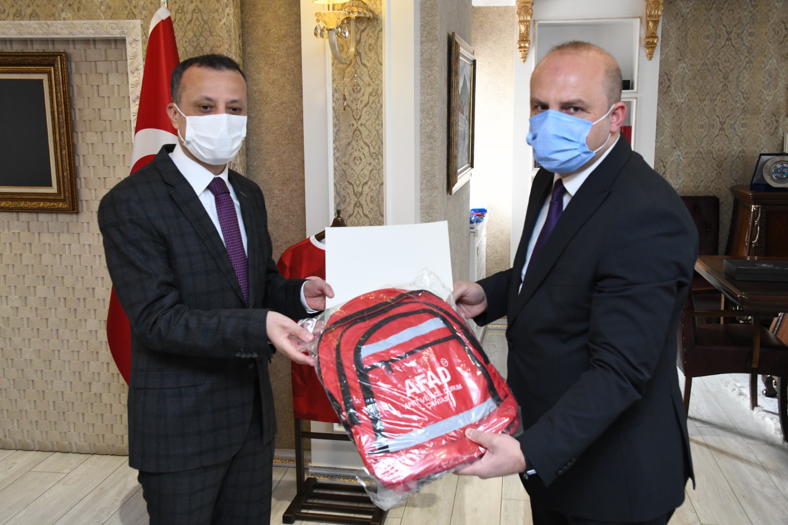 Yangın kahramanlarına teşekkür belgeleri verildi 19