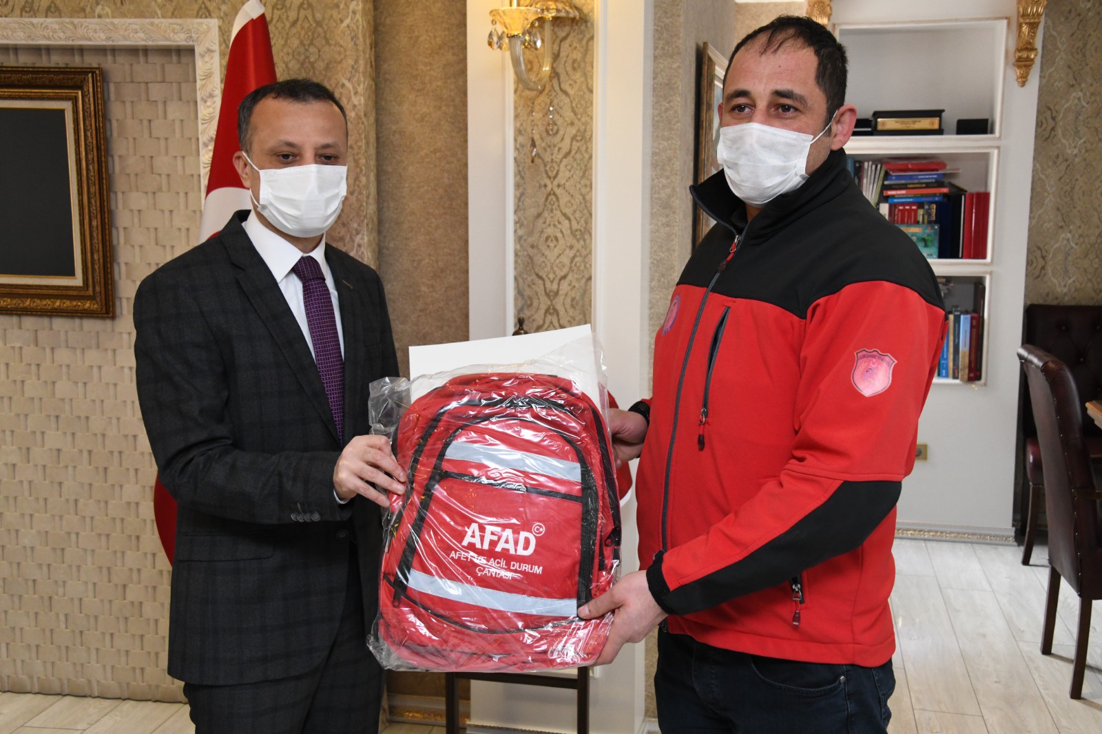 Yangın kahramanlarına teşekkür belgeleri verildi 1