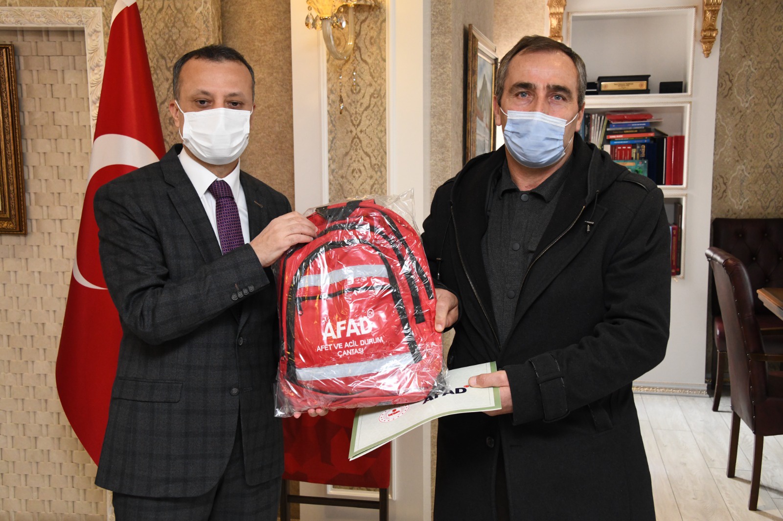 Yangın kahramanlarına teşekkür belgeleri verildi 13