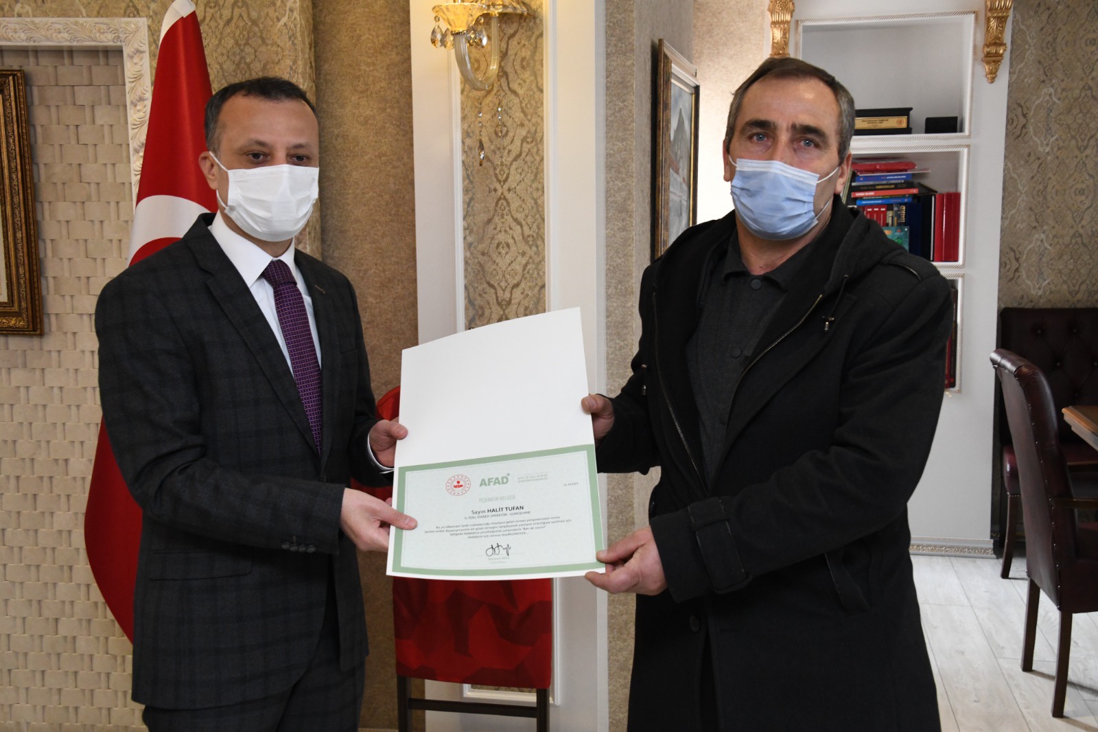 Yangın kahramanlarına teşekkür belgeleri verildi 18