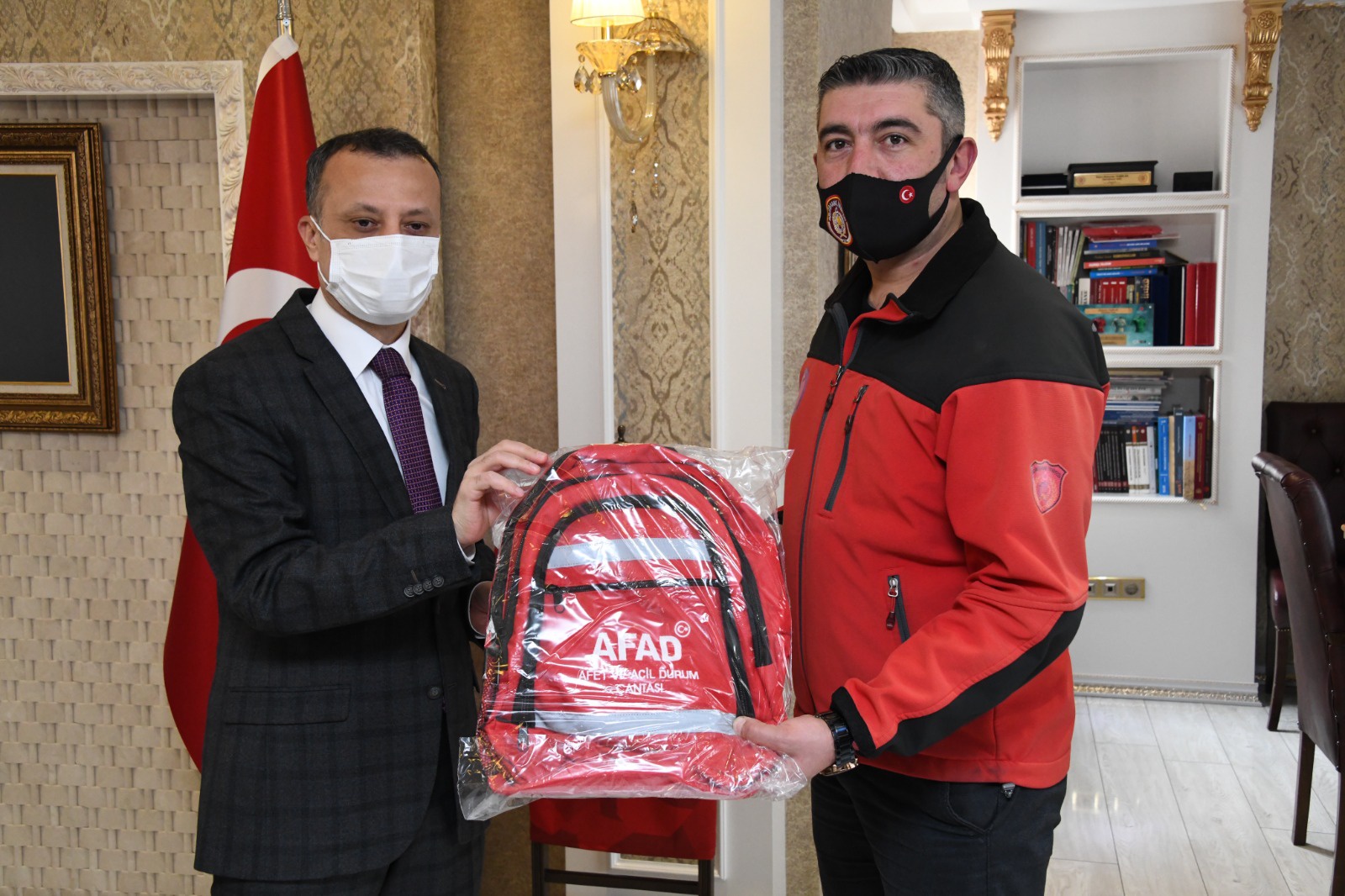 Yangın kahramanlarına teşekkür belgeleri verildi 3